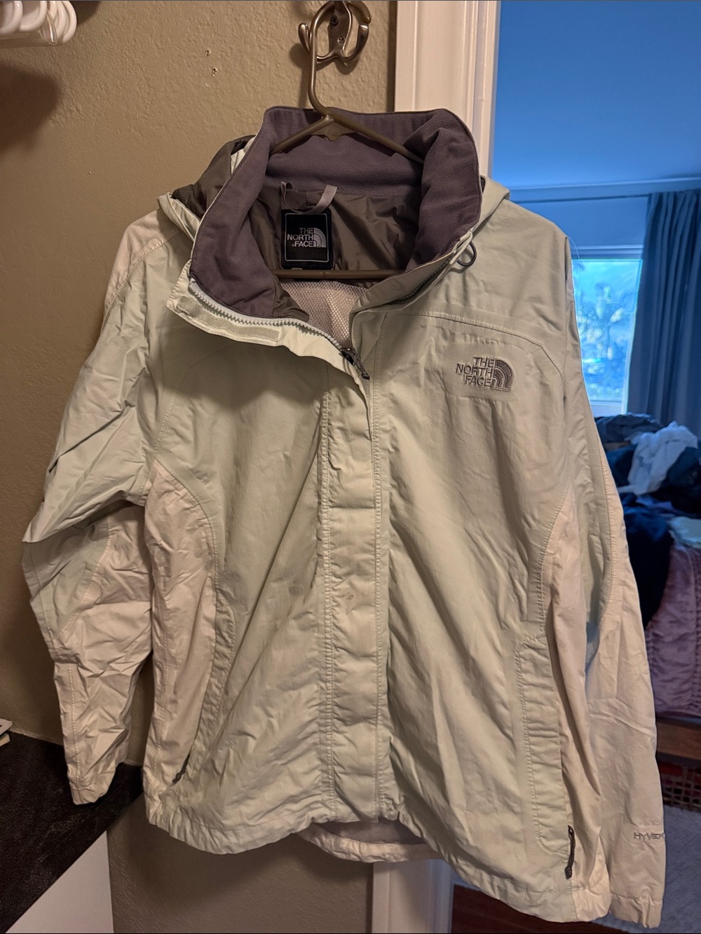 The North Face Women's Light Cream Ski Jacket with Gray Lining